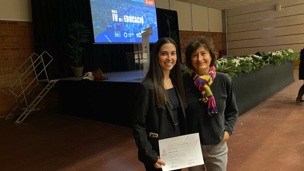Clàudia Marco Vidal és guardonada amb el Premi de Recerca Ciutat d'Amposta a la Gala d'Educació 2023